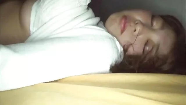 สองสาวเลสเบี้ยนยั่วยวน หยุดกินของอร่อยกันไม่ได้ ดู วีดีโอ โป้