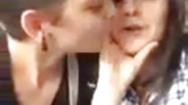 Joey Brass fucks busty เจี๊ยบ วีดีโอ หนัง โป Marina Visconti มิชชันนารี สไตล์