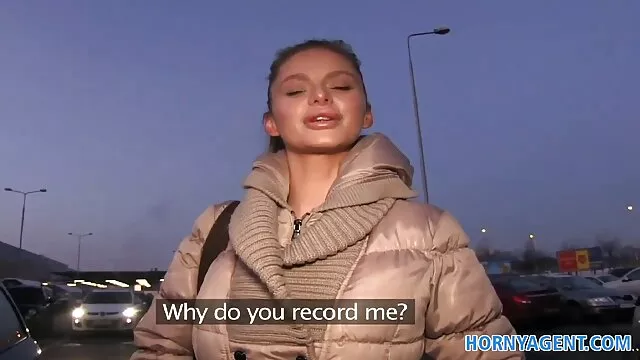 สาวผิวเข้มตอกในหีของเธอกับสายรัดใหญ่ วีดีโอ หนัง โป็