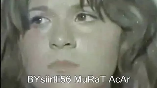 เจี๊ยบผมเปียผมเปียเบากับหัวนมเล็กให้ BJ และได้รับ วีดีโอ เอ็ ก ฝรั่ง analfucked
