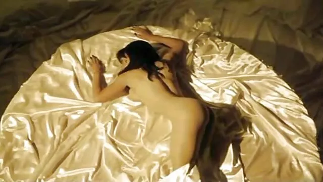 เพื่อนหัวล้านเก่าพยายามที่จะตอบสนองสาวผมบลอนด์สวย วีดีโอ หนัง โปร